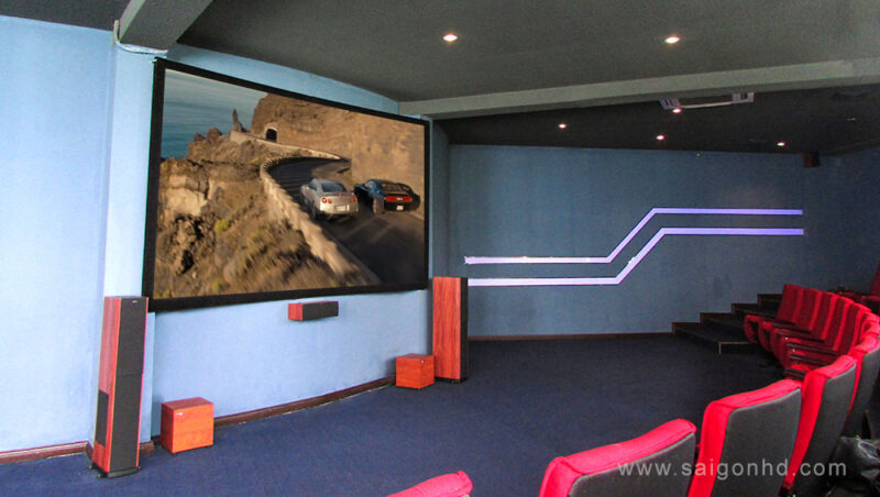 Phong-chieu-phim-truong-hoc-Tan-Phu-11