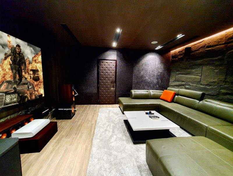 Phong giai tri voi may chieu sieu gan 4K Smart Samsung 02