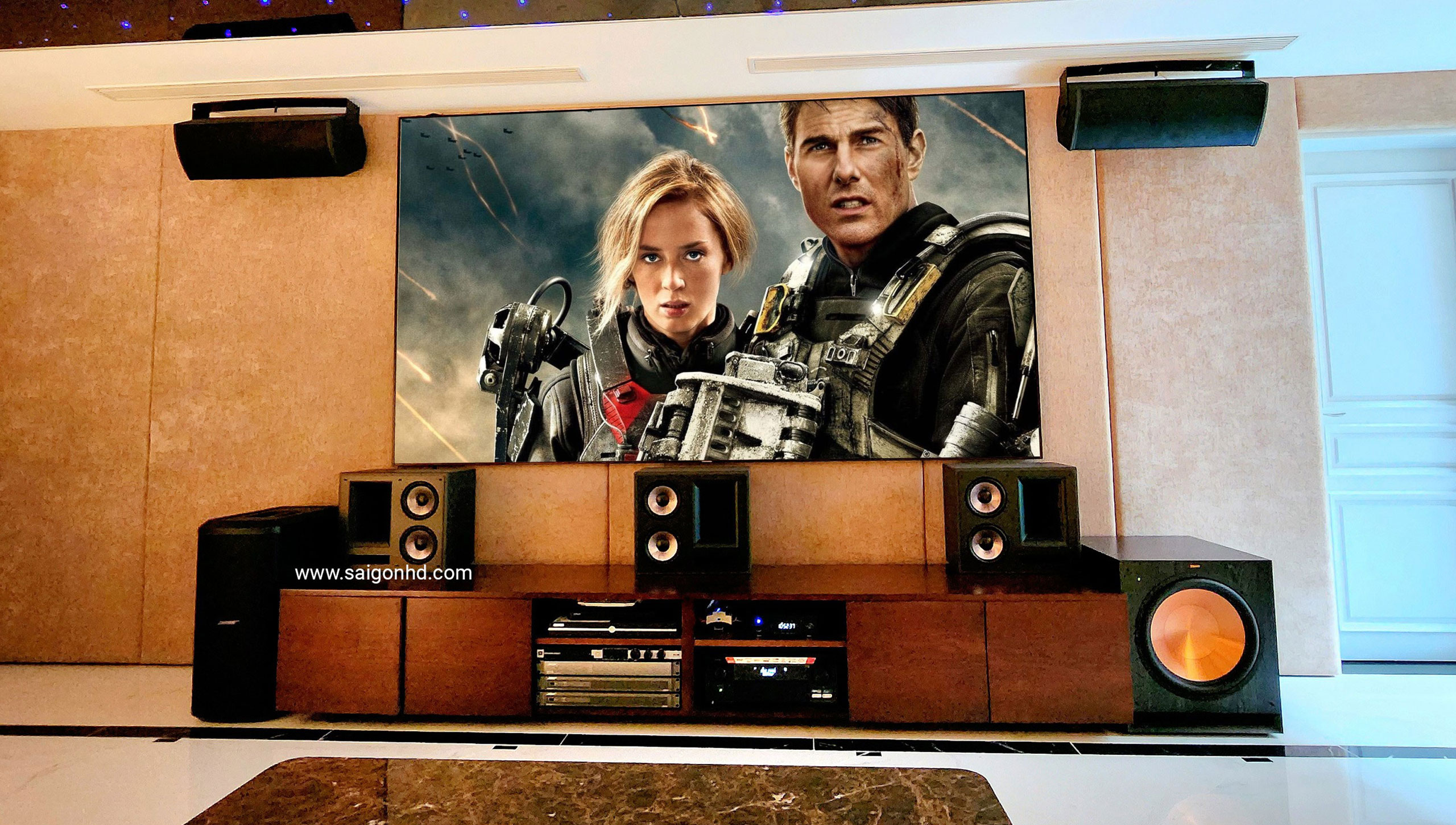 Phong giai tri gia dinh voi he thong loa chuan THX Klipsch 26