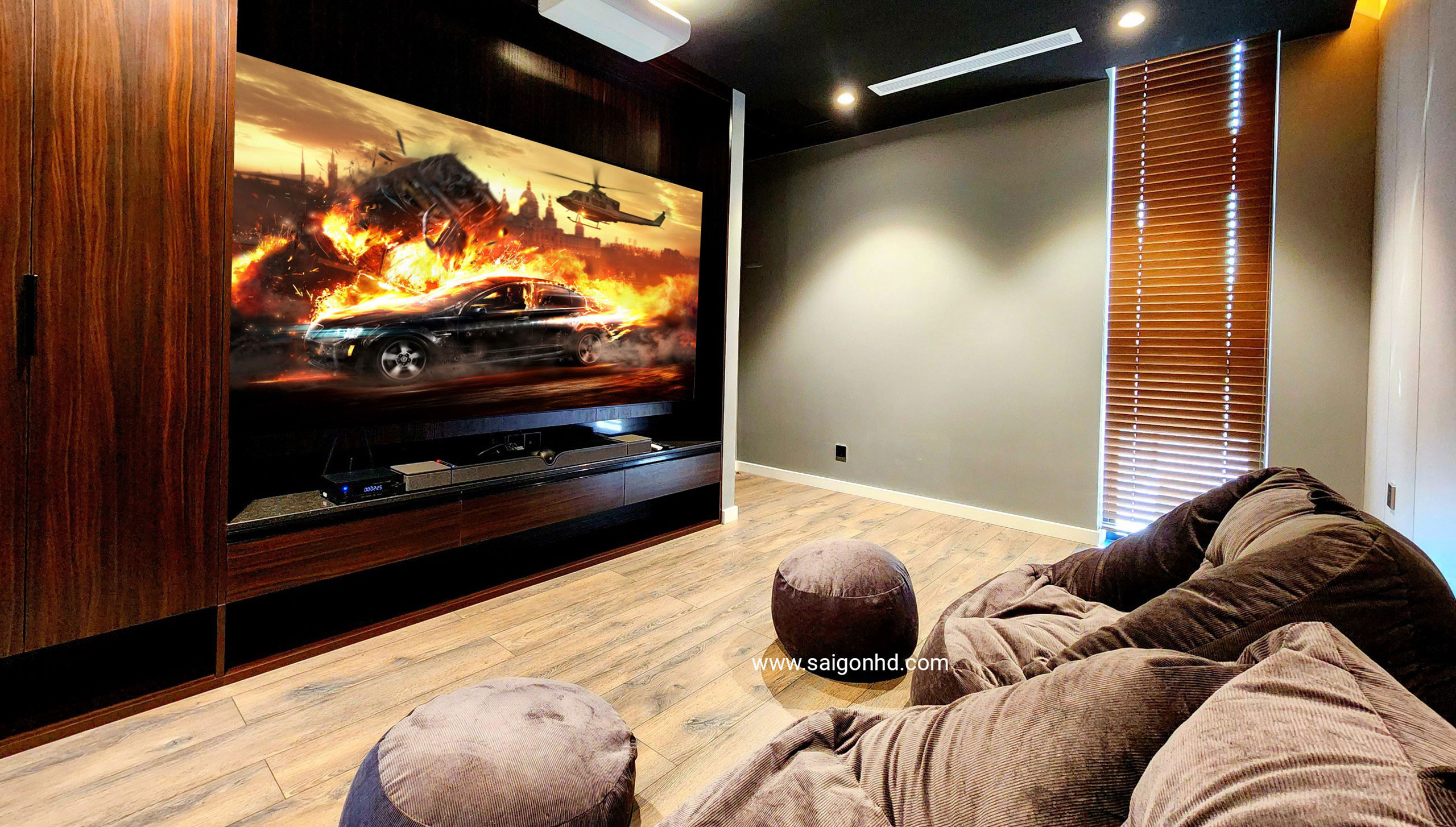 Phong chieu phim 4K gia dinh voi Soundbar cao cap Devialet Dion 22