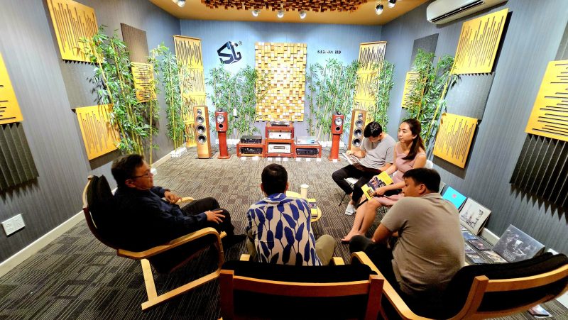 Don tiep dai dien thuong hieu am thanh cao cap Marshall ghe tham SAIGON HD 20