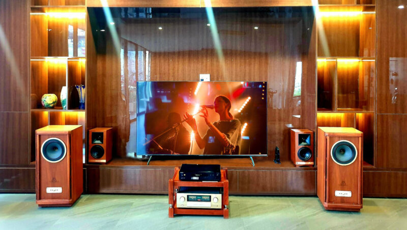 Dan nghe nhac Hi-End phoi ghep chuan giua Tannoy va Accuphase 14
