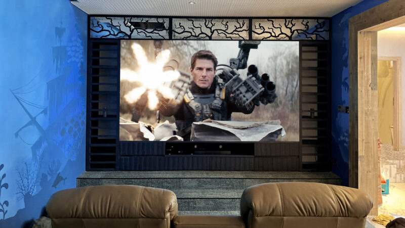 Phong phim gia dinh ket hop giua He thong am thanh Bose LifeStyle 650 va may chieu Sony 4K cao cap 21