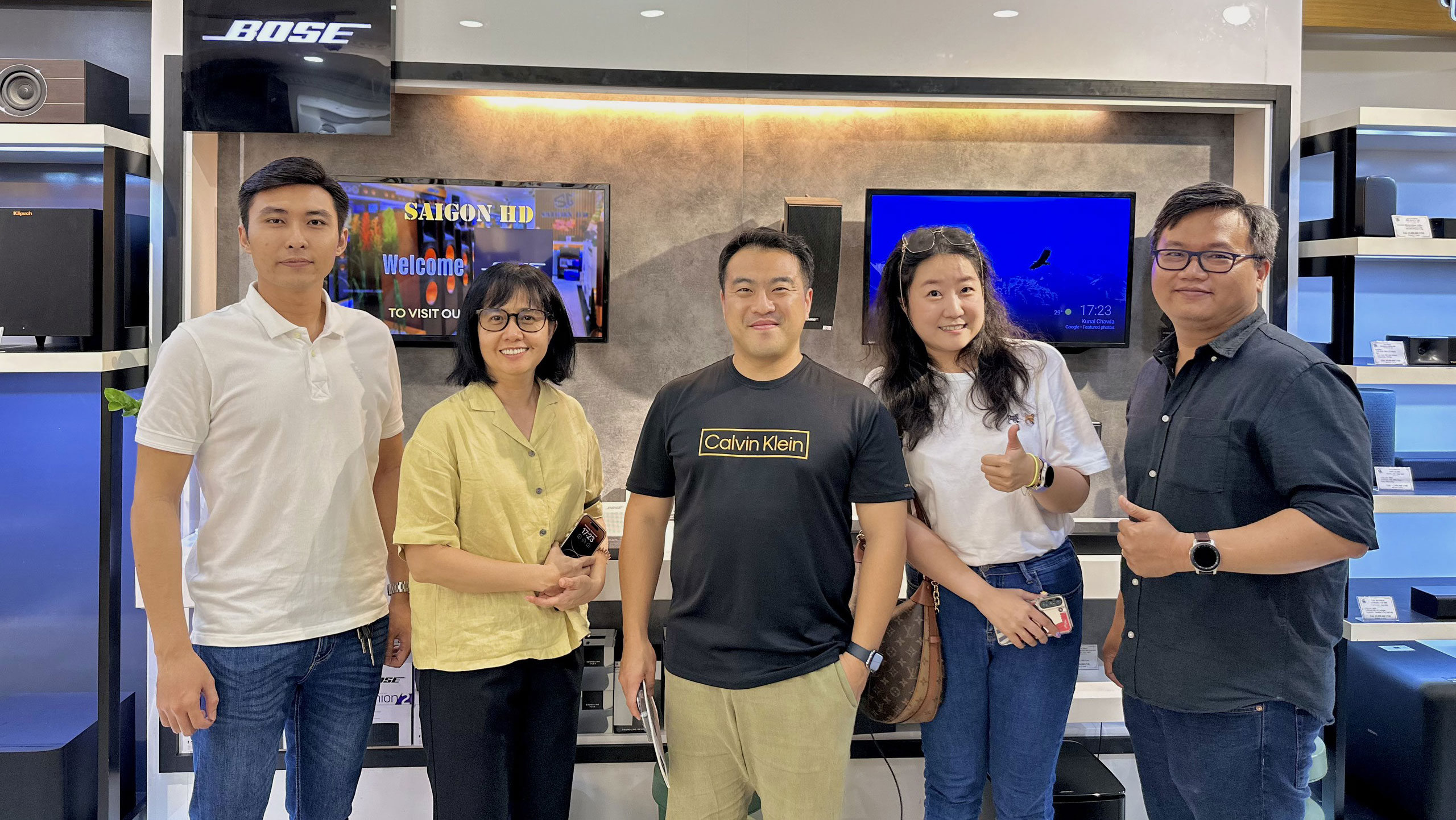 Don tiep dai dien thuong hieu Bose ghe tham Showroom 32