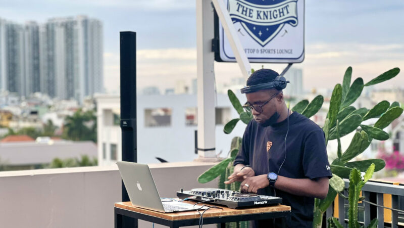 He thong am thanh bieu dien DJ voi JBL EON ONE MKII 14