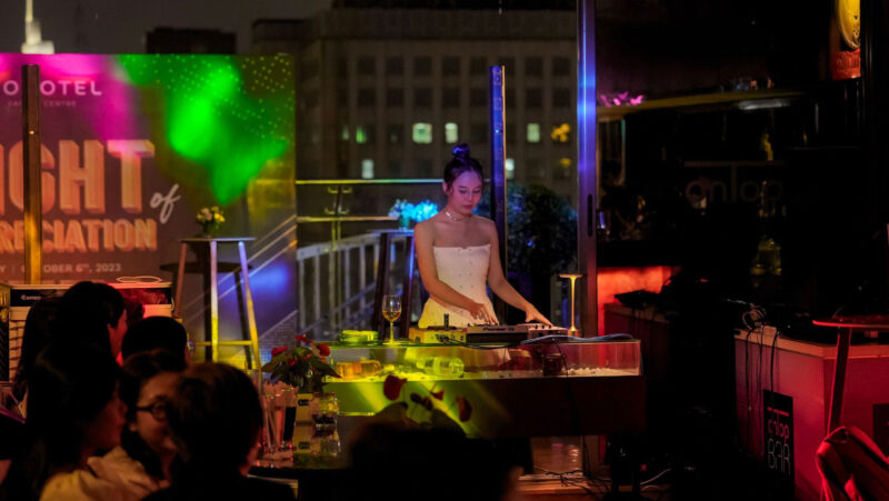 Ho tro am thanh Dem nhac tri an khach hang cua khach san Novotel 11