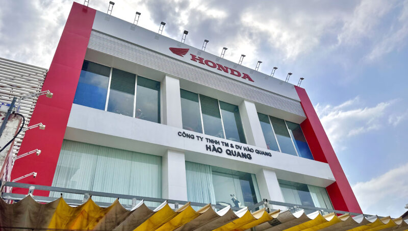 He thong am thanh nhac nen showroom den từ Bose Professional 24