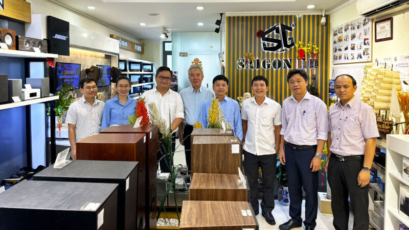 Don tiep Doan Lanh dao UBND Quan Phu Nhuan ghe tham 50