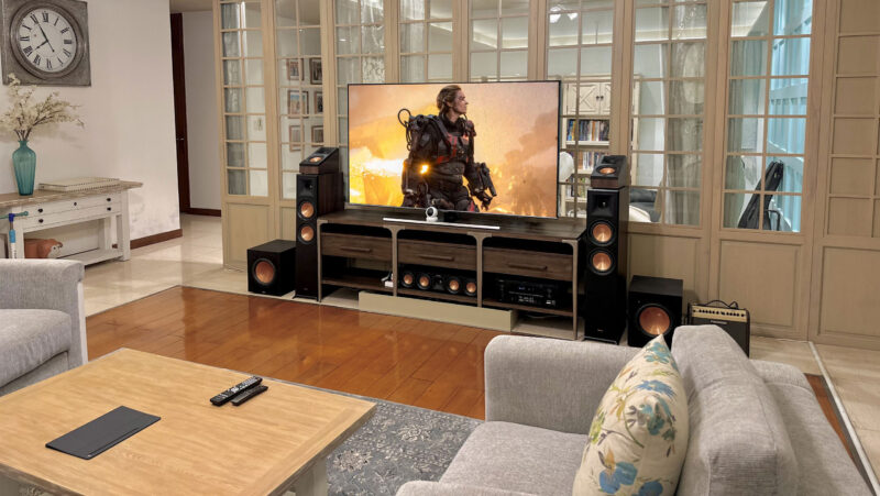 He thong xem phim Dolby Atmos voi phoi ghep tron bo tu Klipsch ket hop voi Denon 38