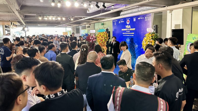 SAIGON-HD-tham-gia-trung-bay-san-pham-tai-su-kien-YBA---Business-&-Library-VI-60