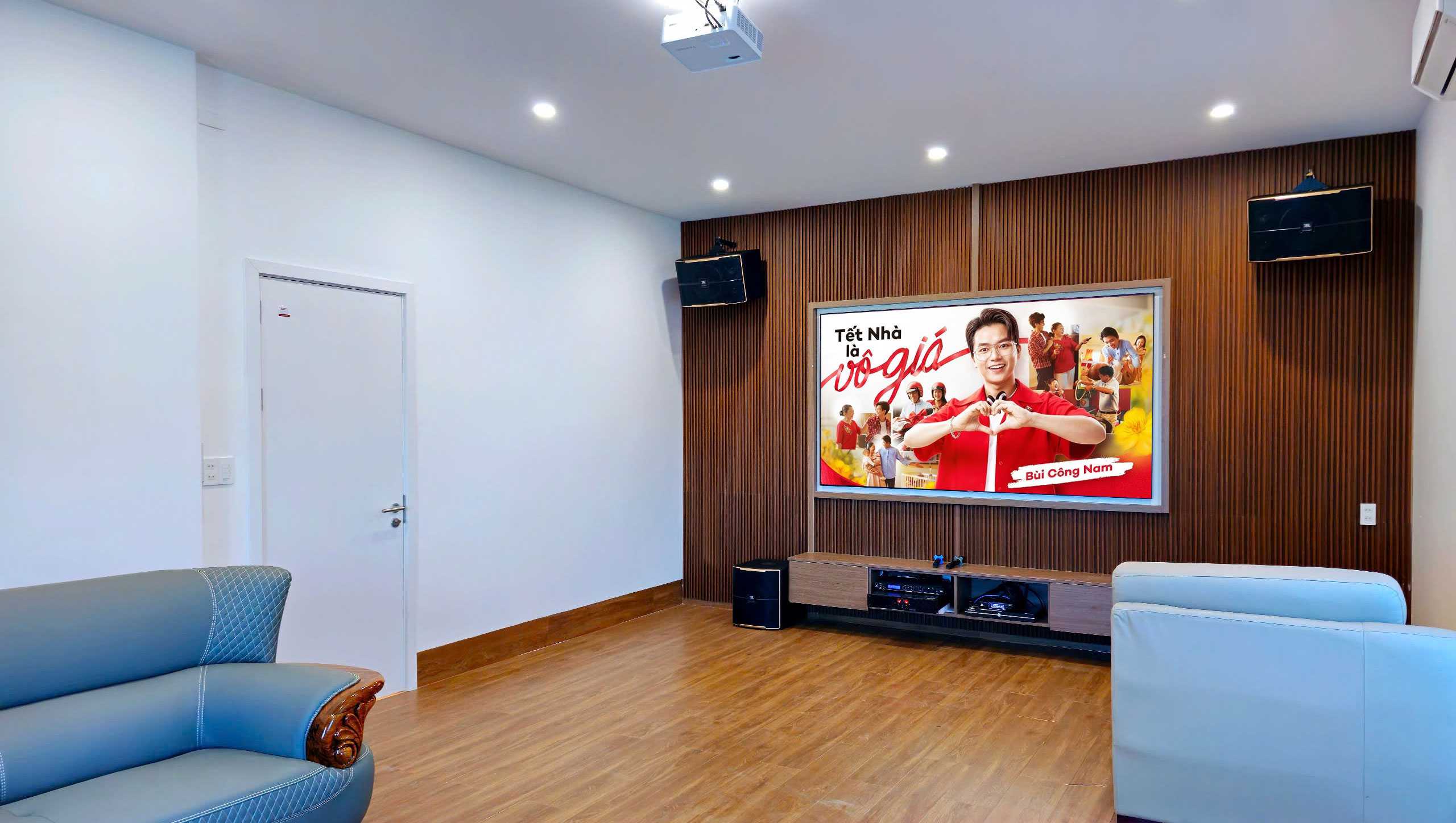 Phong Karaoke gia dinh cao cap voi he thong may chieu man anh rong 20