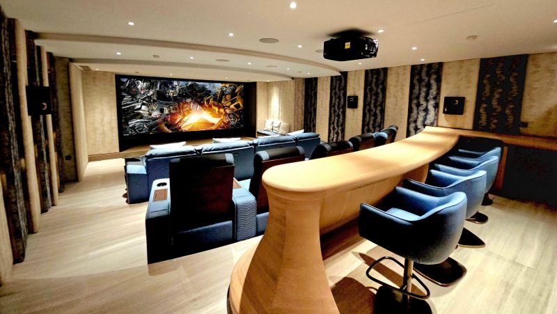 Phong phim gia dinh dang cap voi he thong am thanh Klipsch THX Ultra2 tu My 39