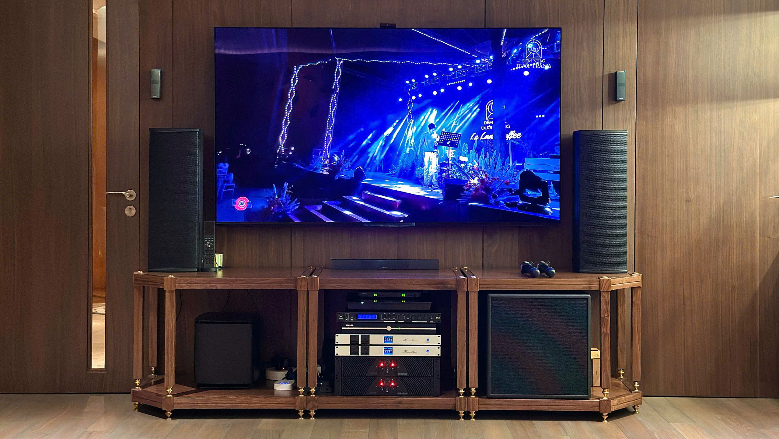 Phong giai tri gia dinh cao cap voi he thong Karaoke Bose - Wharfedale - JBL - Shure & He thong xem phim Bose LifeStyle 650 43