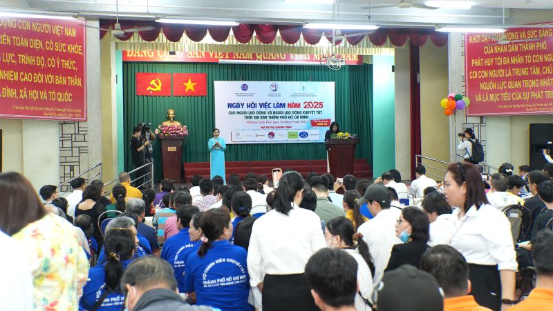 SAIGON HD tham du Ngay hoi viec lam cho nguoi lao dong & nguoi lao dong khuyet tat phuong Xuan Hoa TP.HCM 47