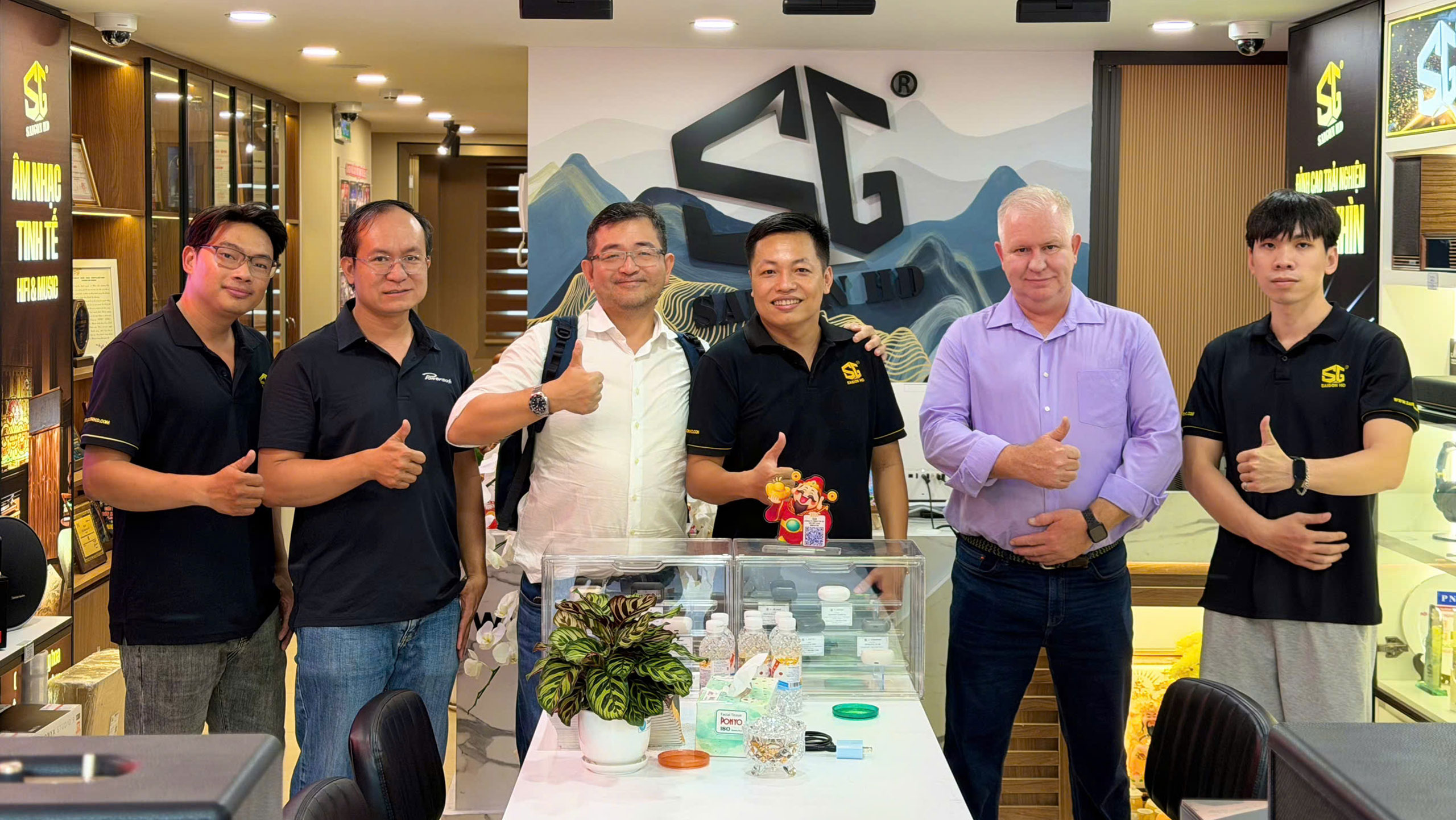 SAIGON HD don tiep dai dien Bose Professional va Powersoft den tham quan Showroom trai nghiem 21